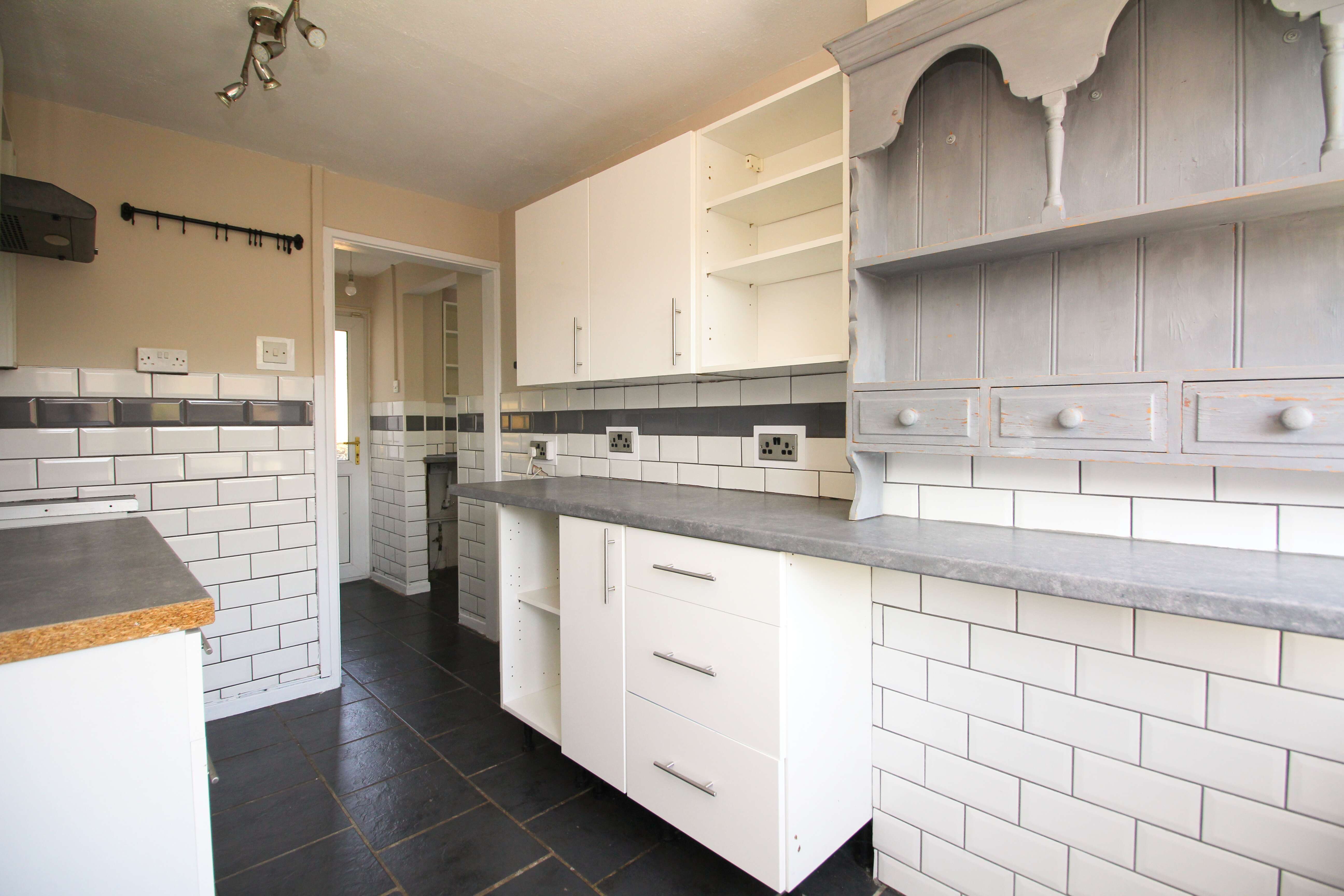 Dan y Cribyn, Ynysybwl CF37 3EU  Interior