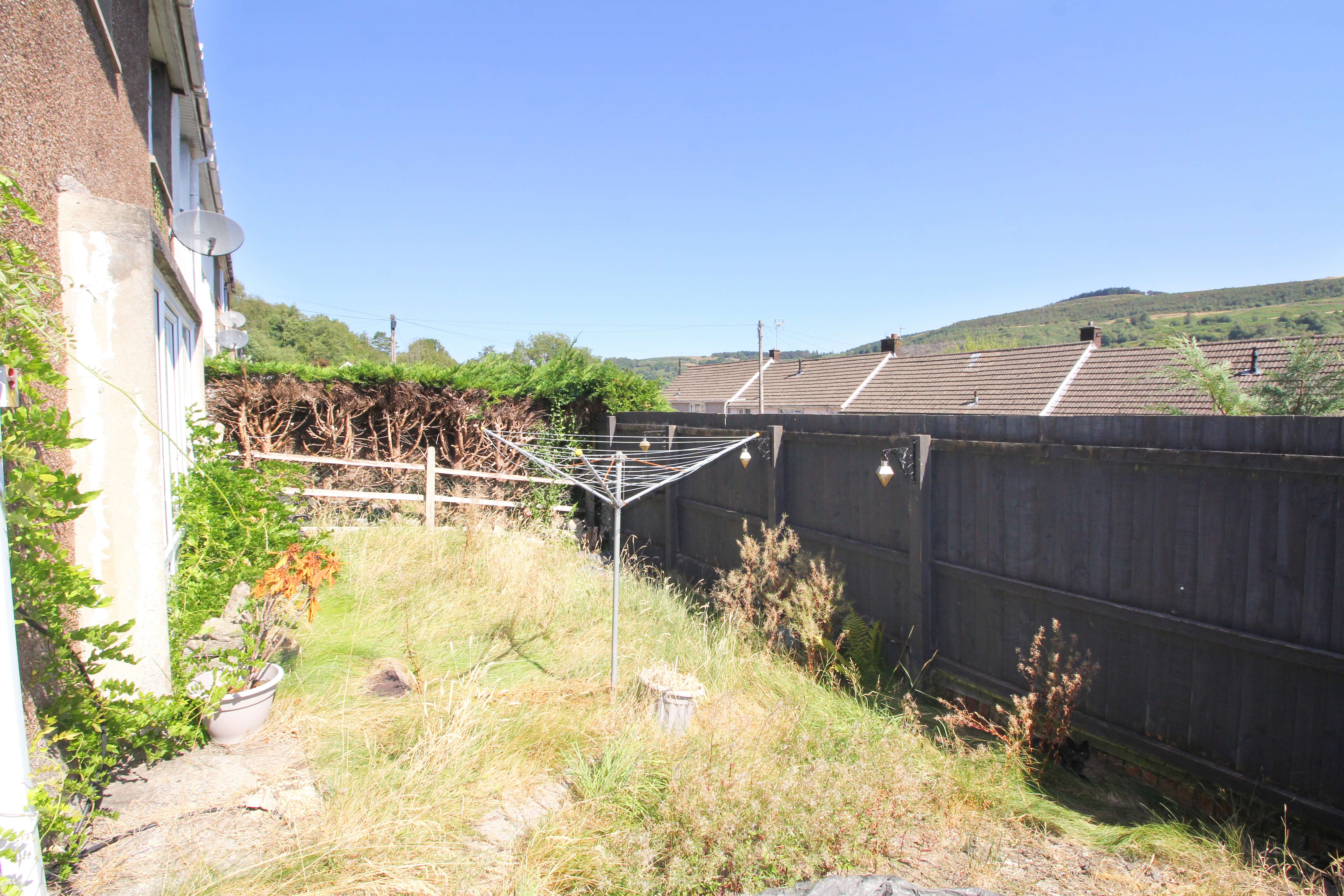 Dan y Cribyn, Ynysybwl CF37 3EU  Interior