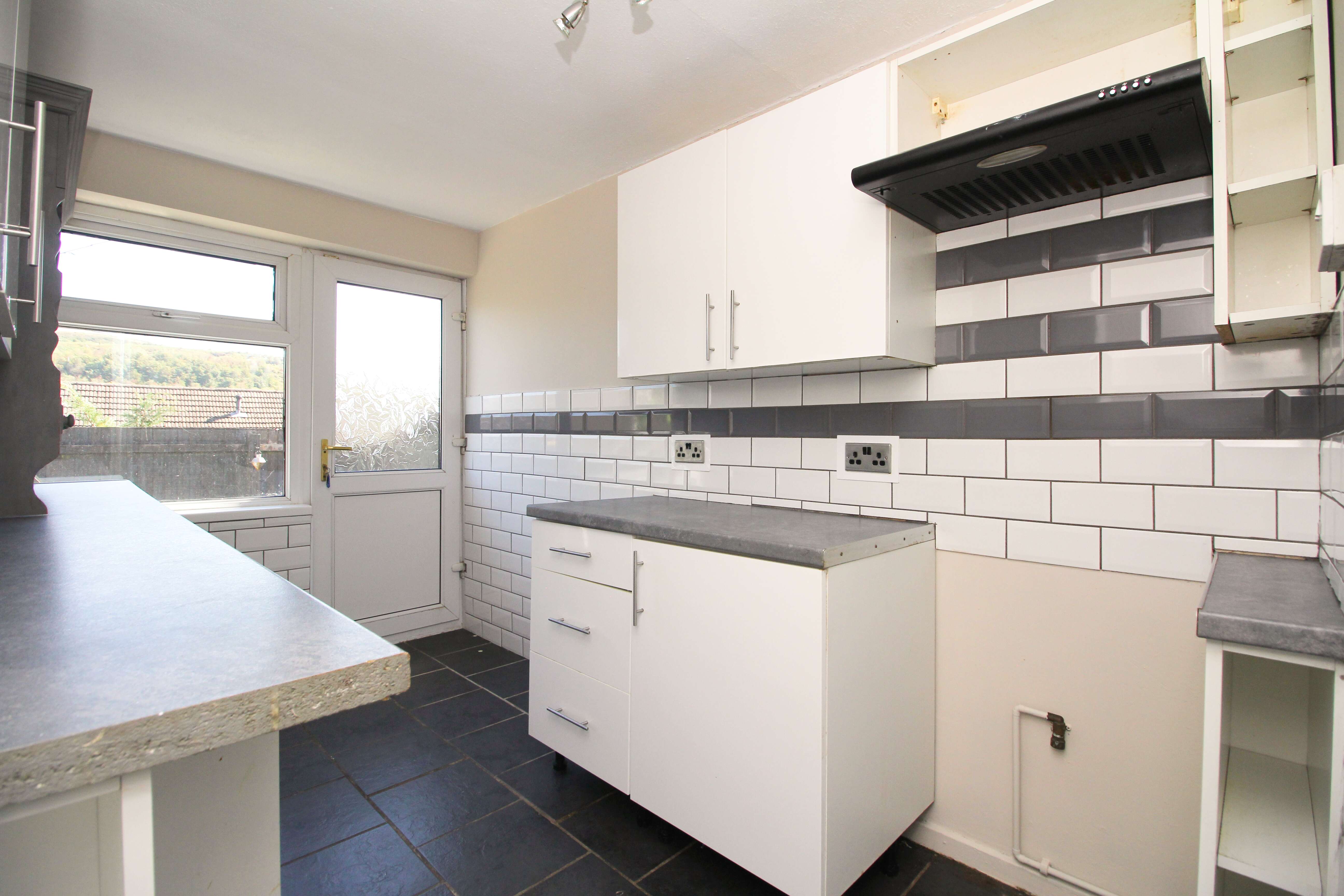 Dan y Cribyn, Ynysybwl CF37 3EU  Interior