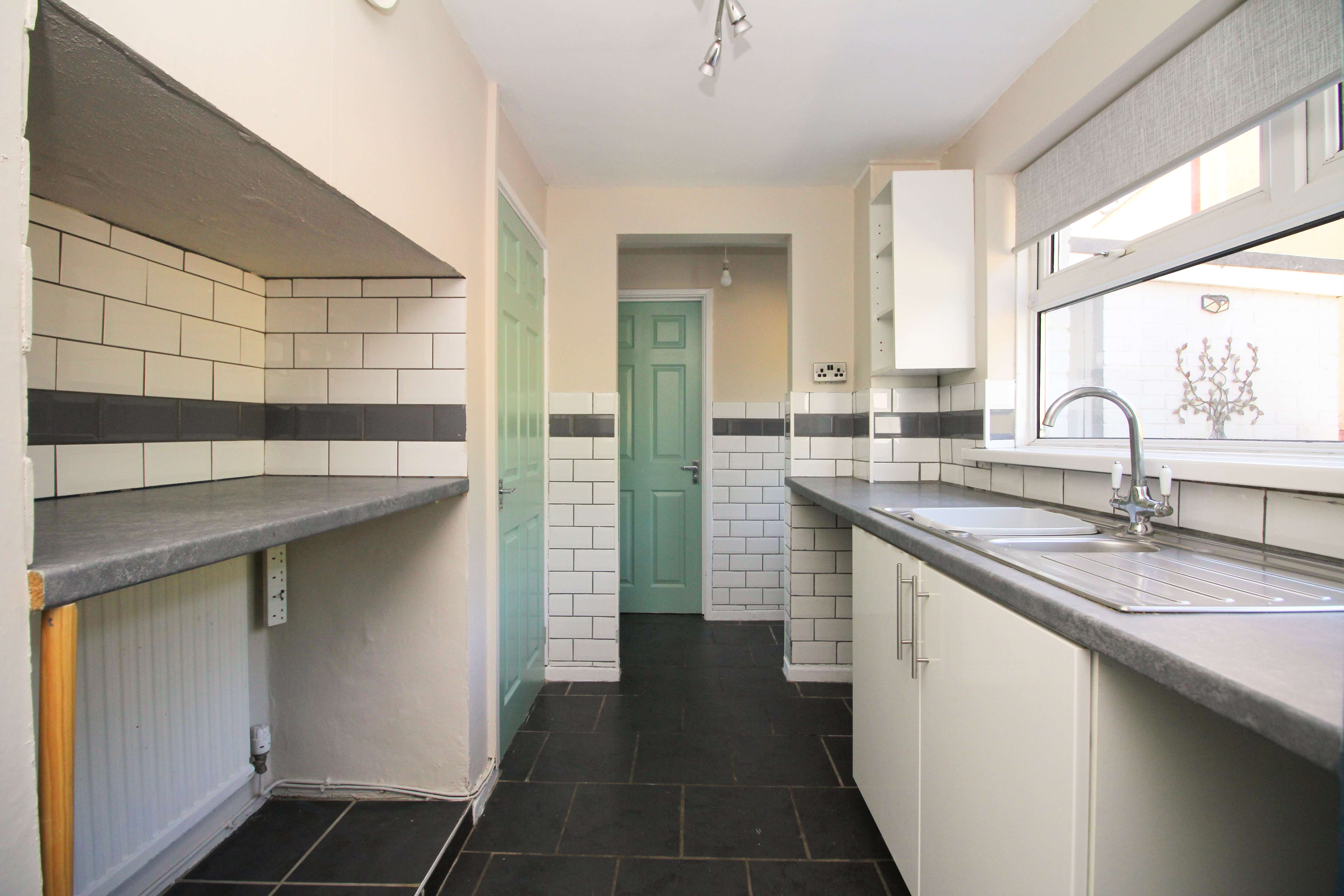 Dan y Cribyn, Ynysybwl CF37 3EU  Interior