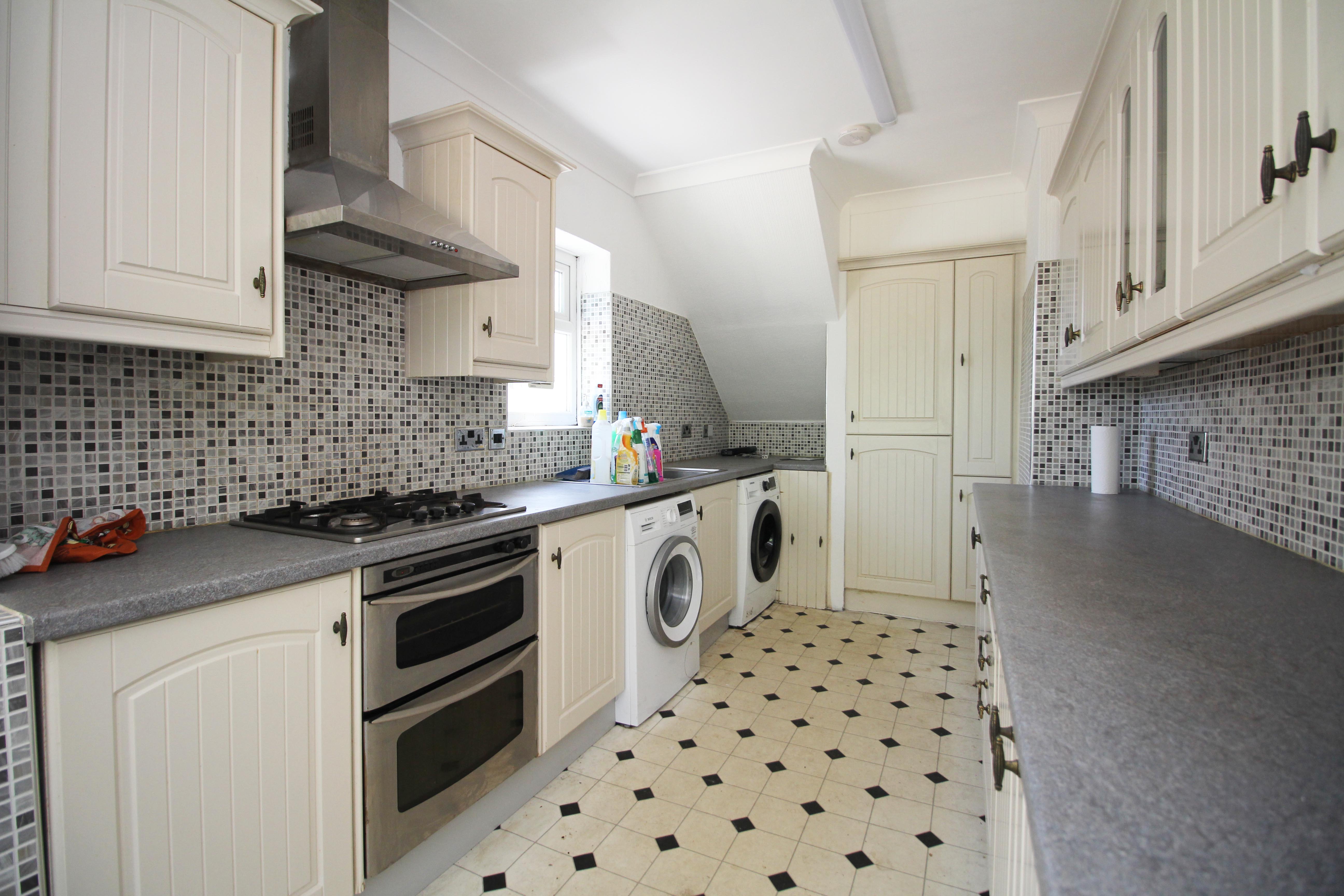 Oakdale Road, Tonypandy CF40 1RS  Interior