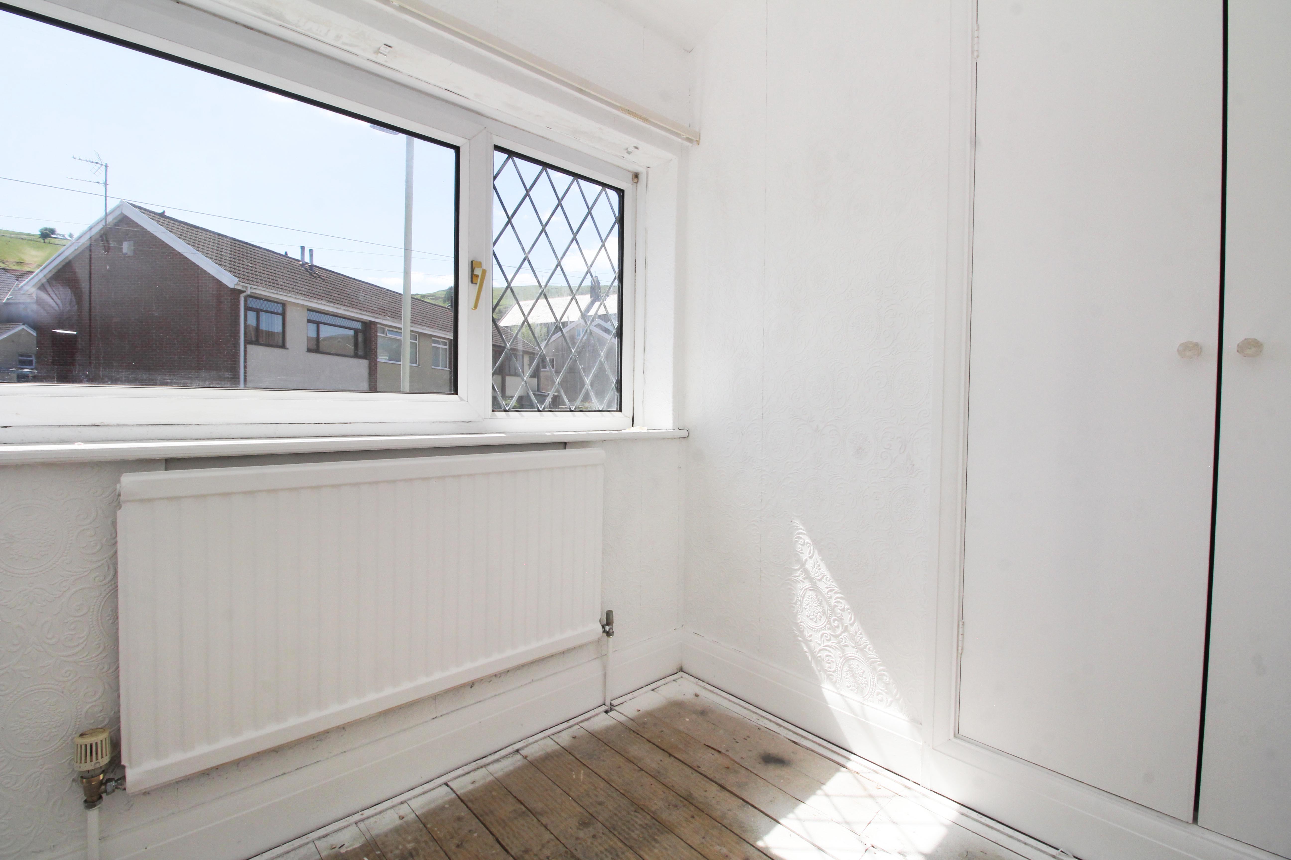 Oakdale Road, Tonypandy CF40 1RS  Interior