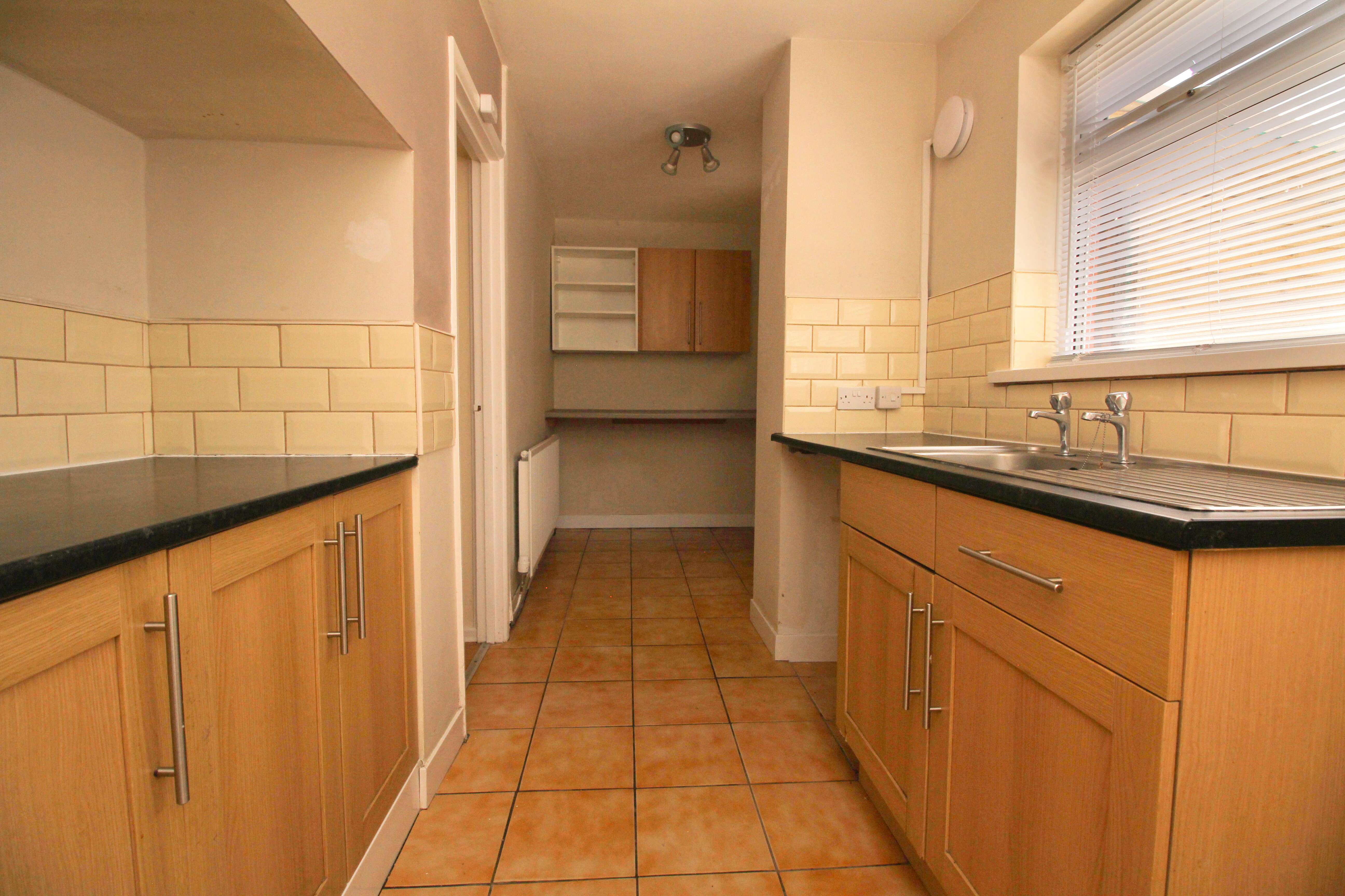Dan y Cribyn, Ynysybwl CF37 3ET  Interior