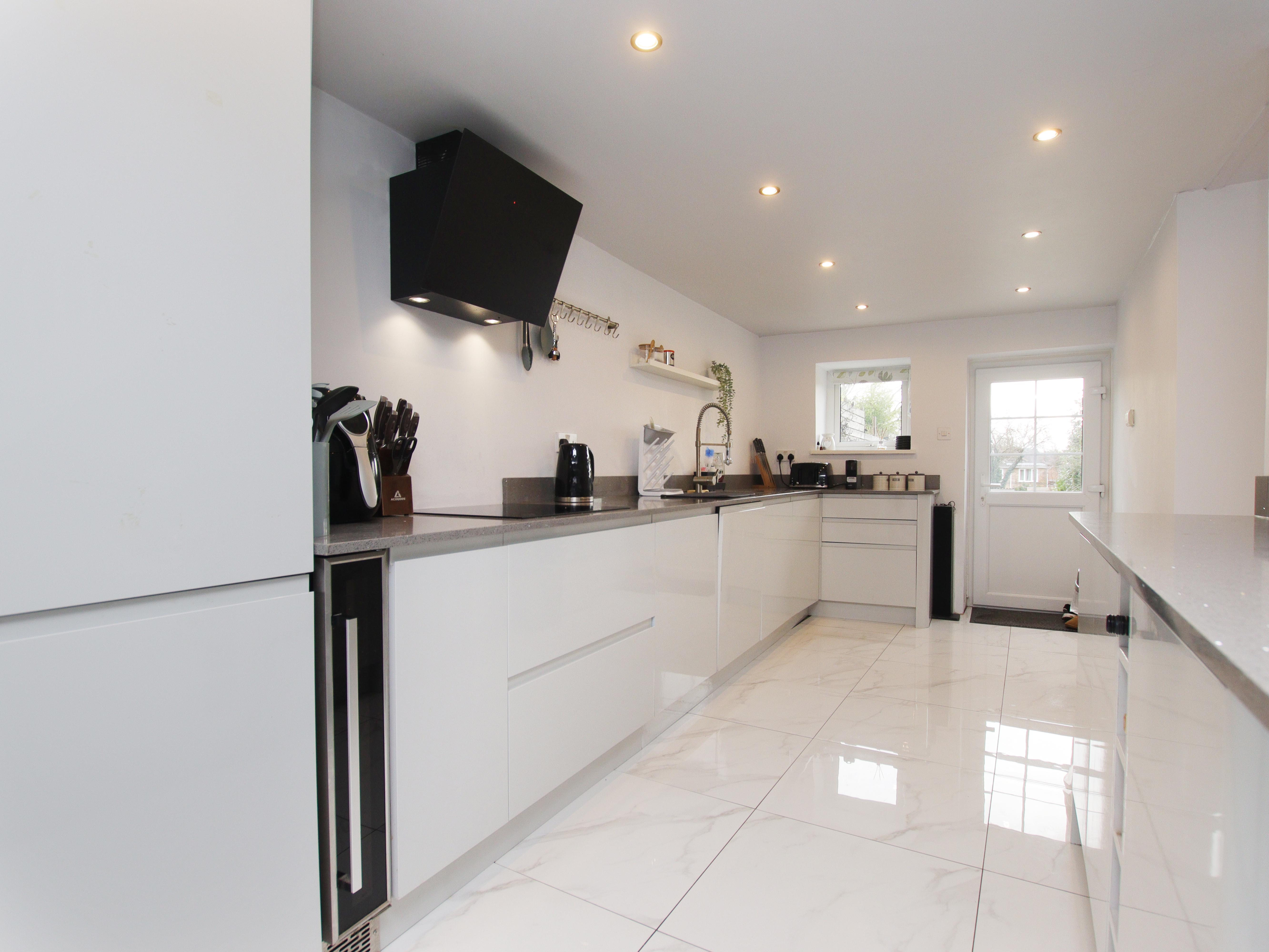 Tyclwyta Cottages, Main Road, Cross Inn, Llantrisant   Interior
