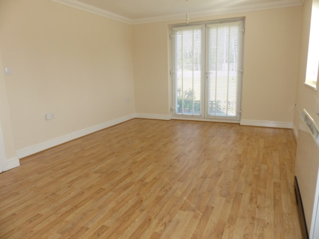 Cadwal Court, Llantwit Fardre, CF38 2FA  Interior