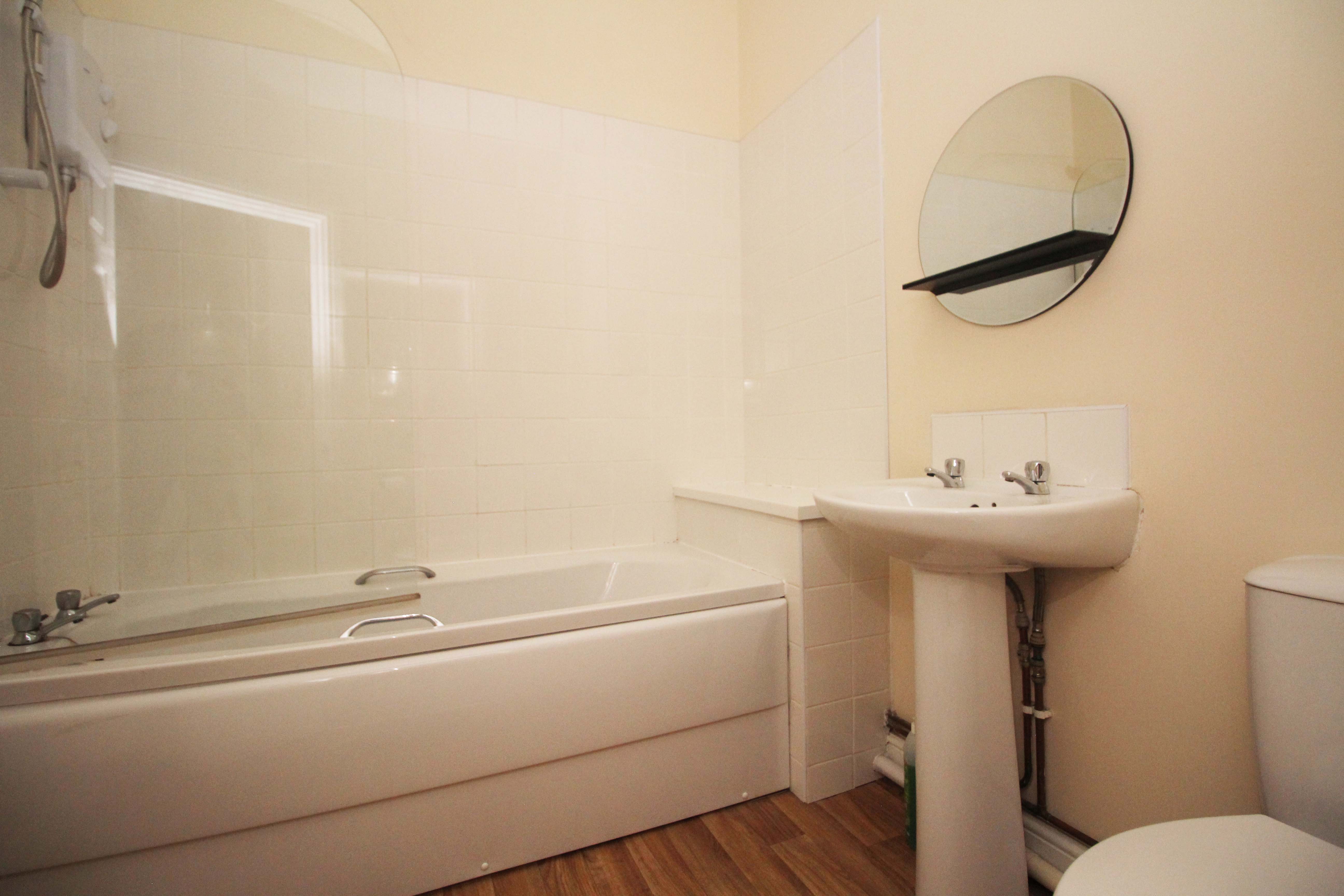 Commercial Street, Senghenydd, CF83 4FY  Interior