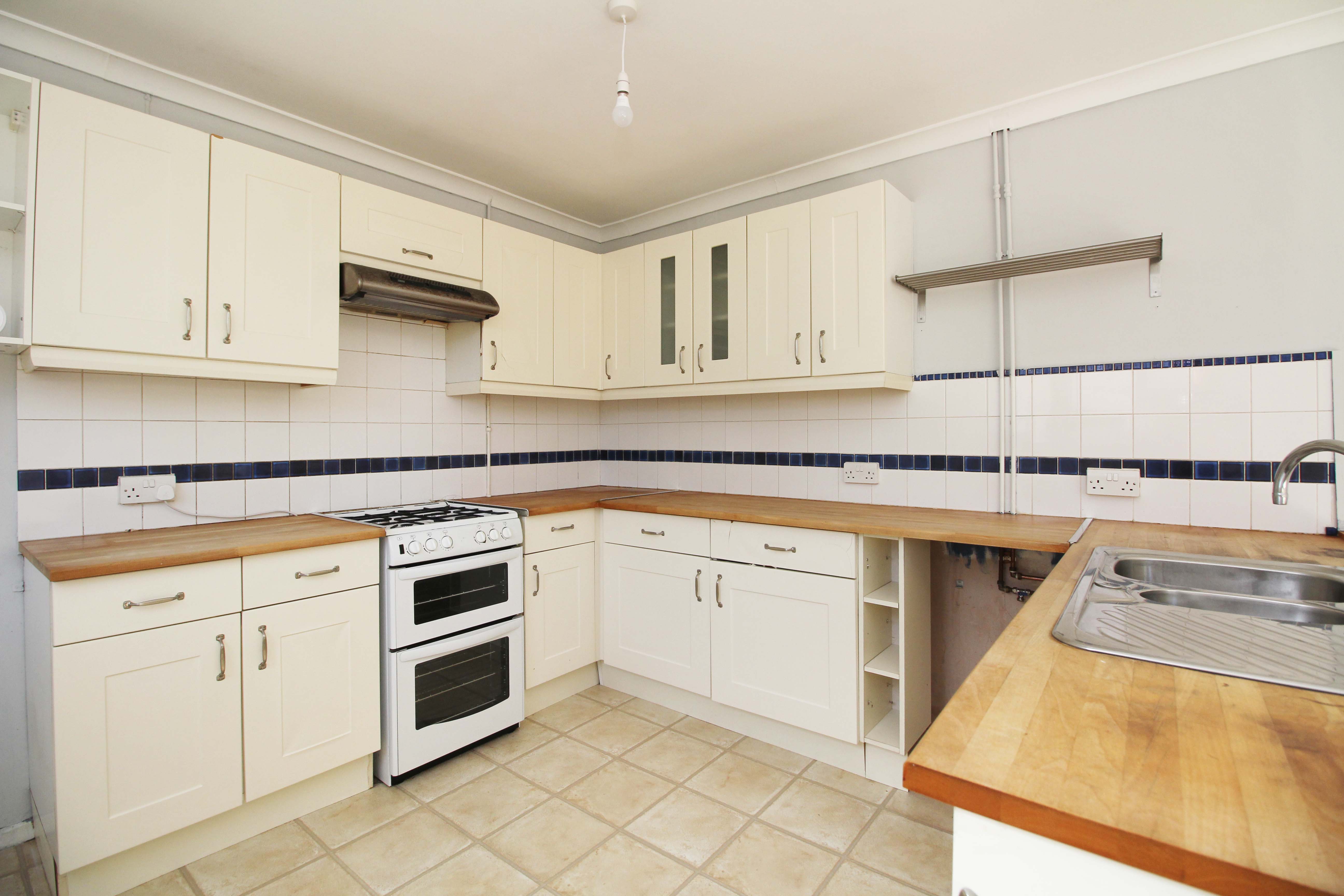 Brynamlwg, Pontyclun, CF72 9AU  Interior