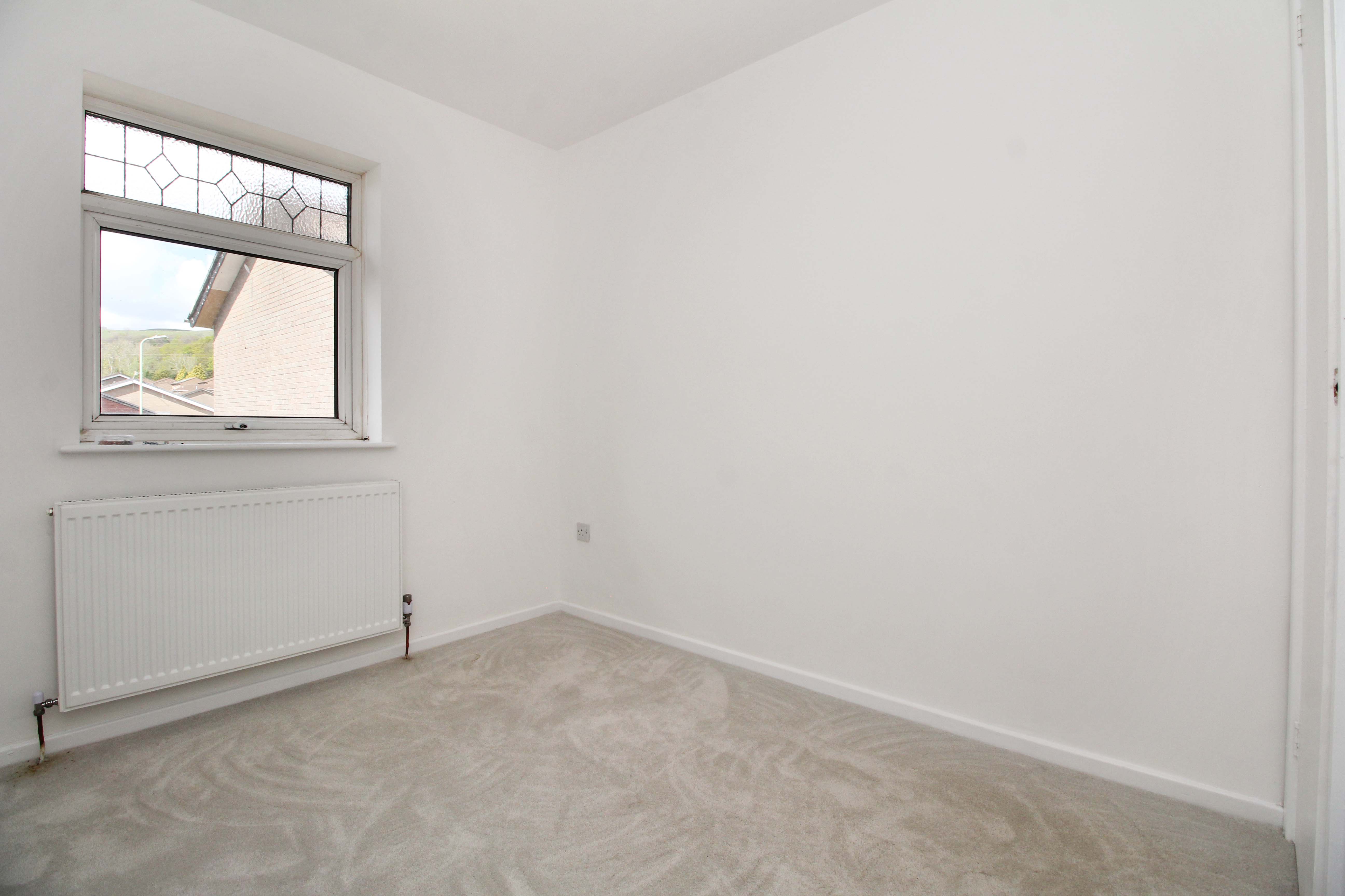 Pinewood Avenue, Rhydyfelin, CF37 5EA  Interior