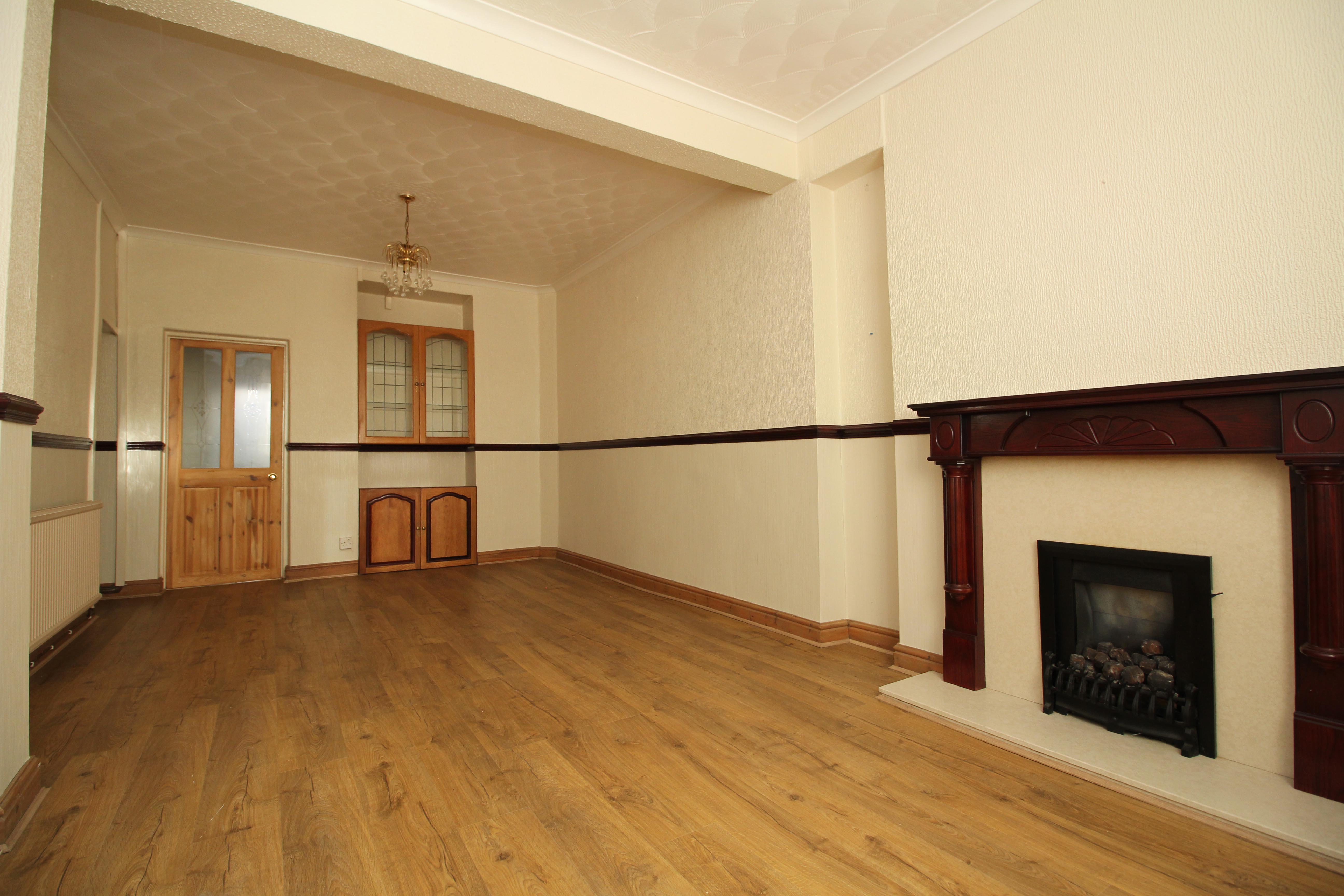 Syphon Street, Porth,   Interior