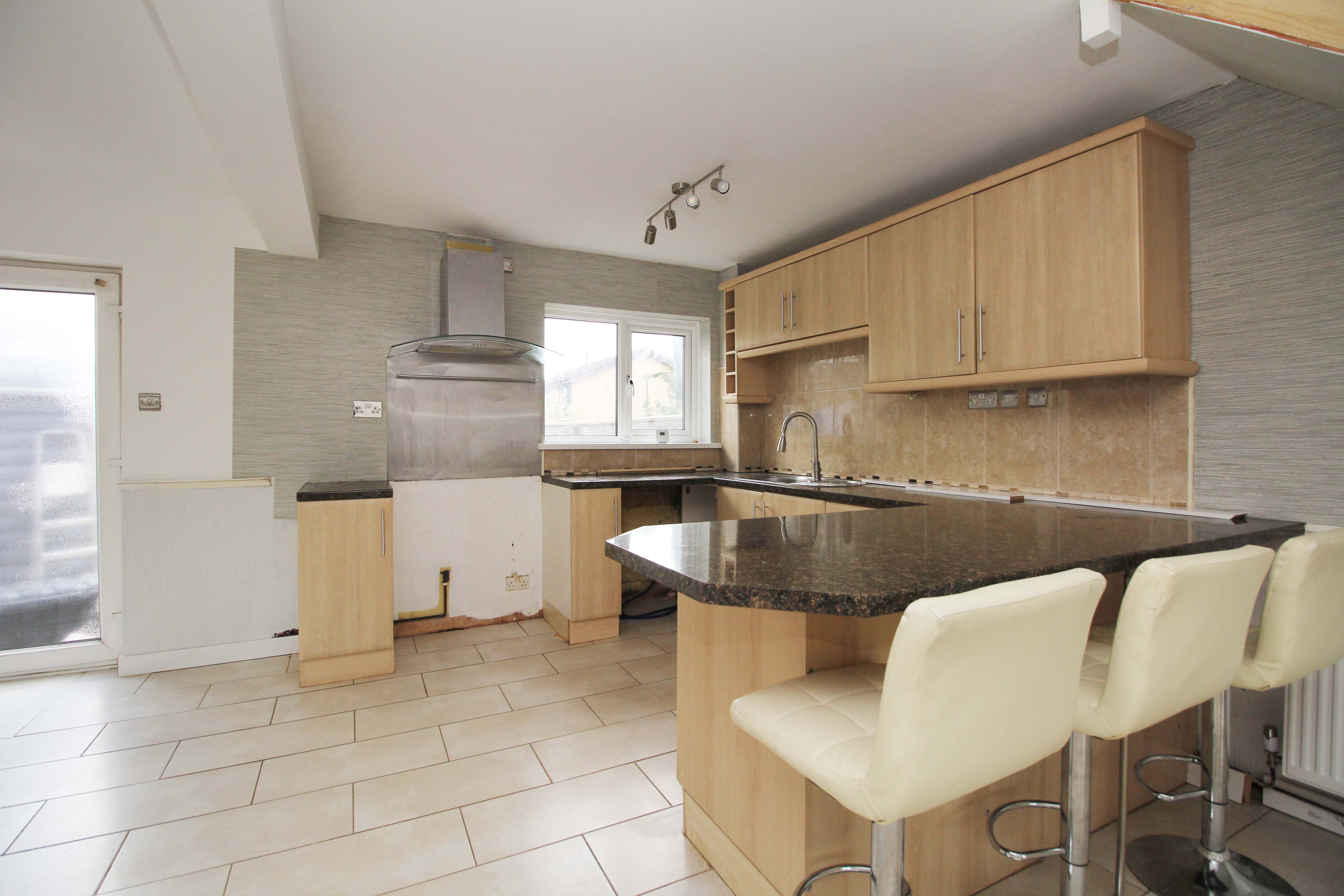 Pinewood Avenue, Rhydyfelin, CF37 5EA  Interior