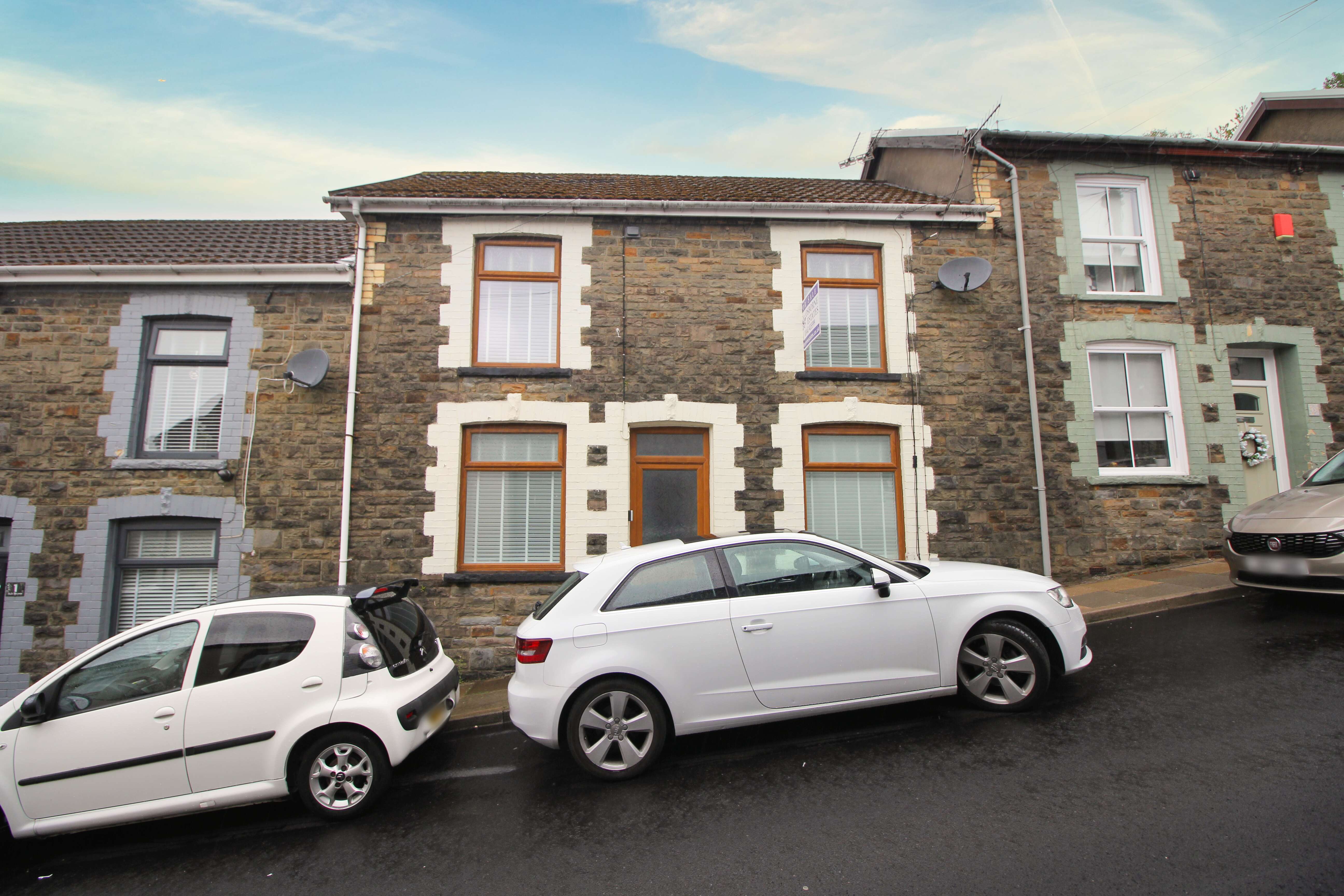 Ash Grove, Pentre CF41 7DD  Interior