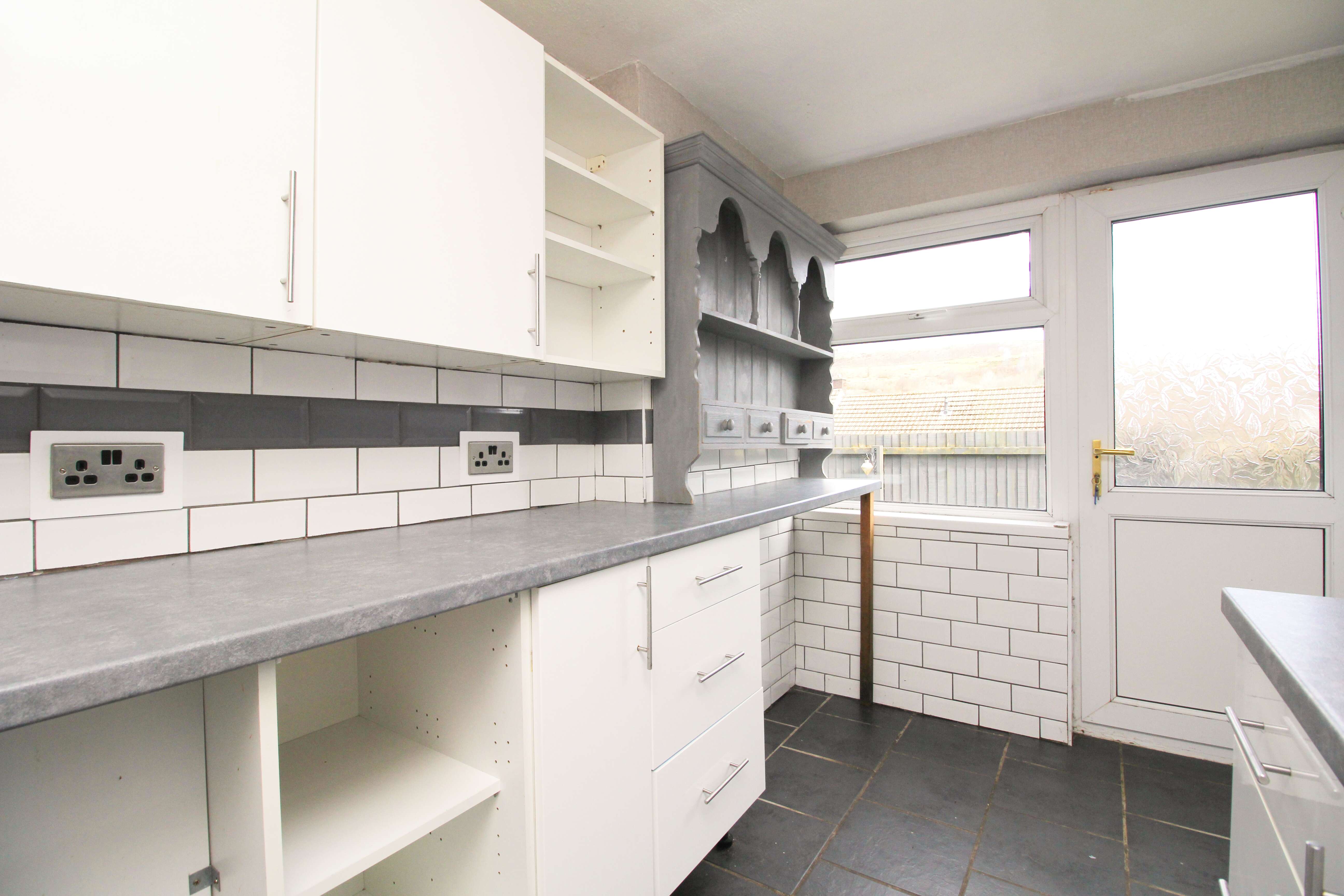 Dan y Cribyn, Ynysybwl CF37 3EU  Interior