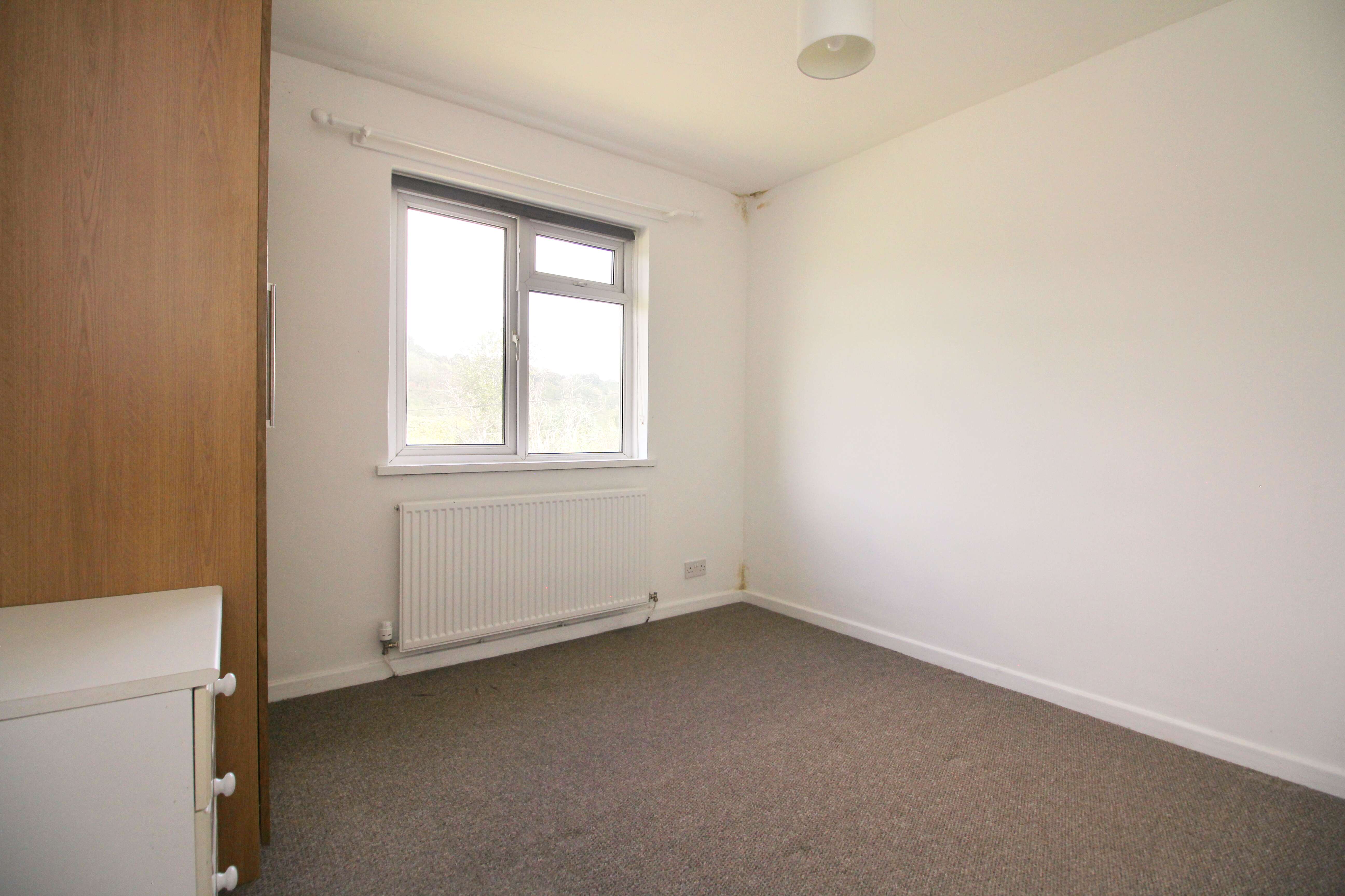 Dan y Cribyn, Ynysybwl CF37 3ET  Interior