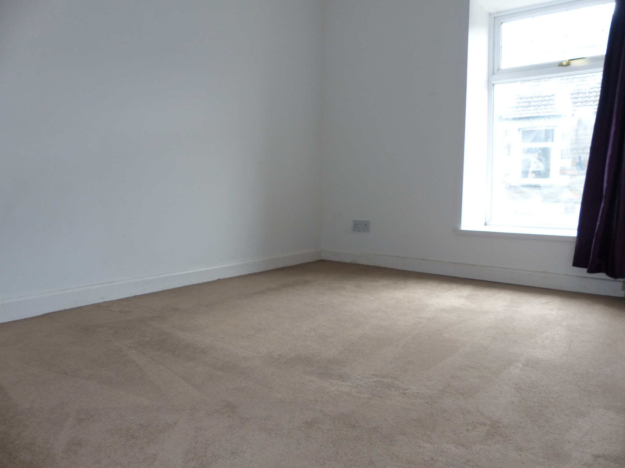 Llewellyn Street, CF43 3LB  Interior