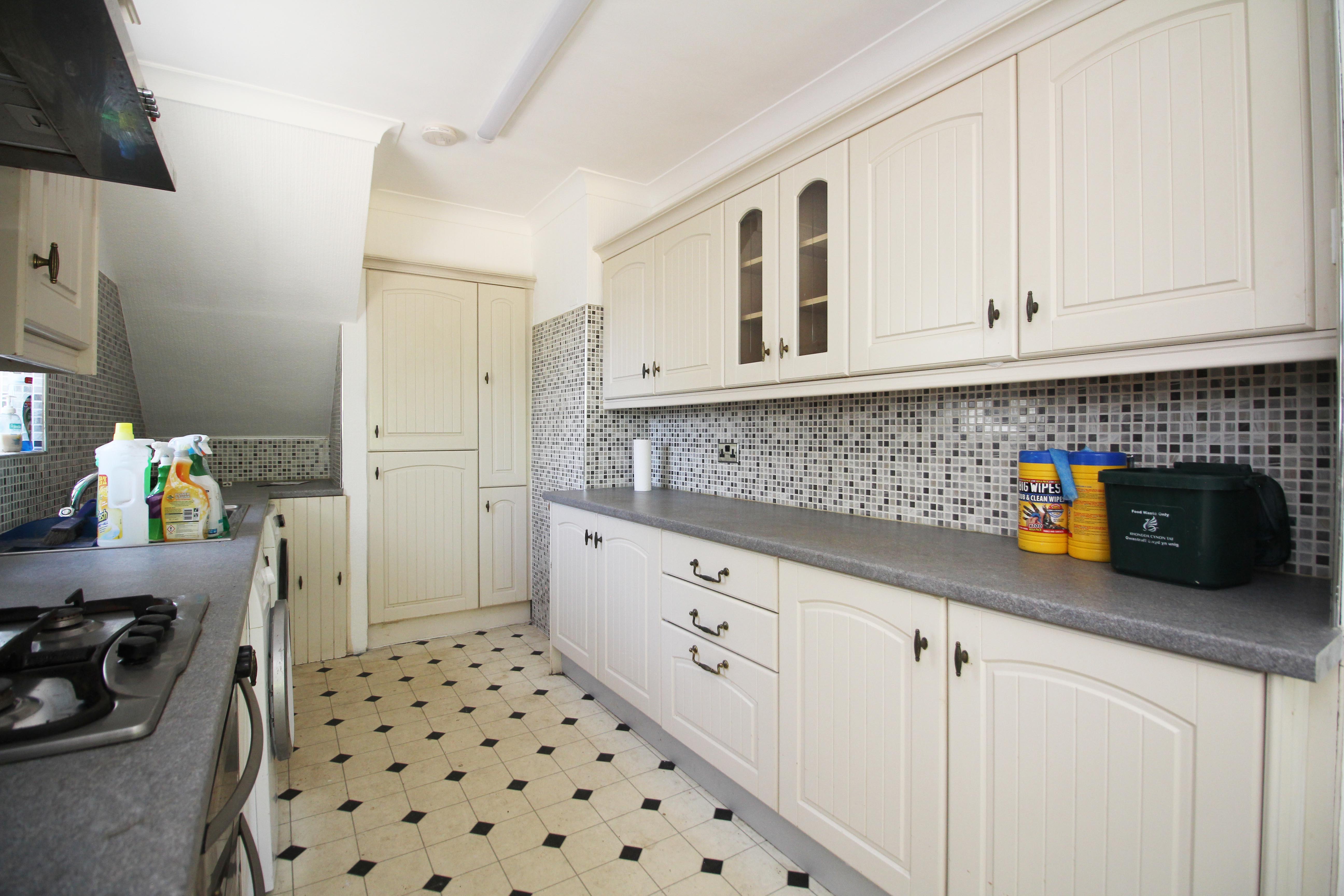 Oakdale Road, Tonypandy CF40 1RS  Interior