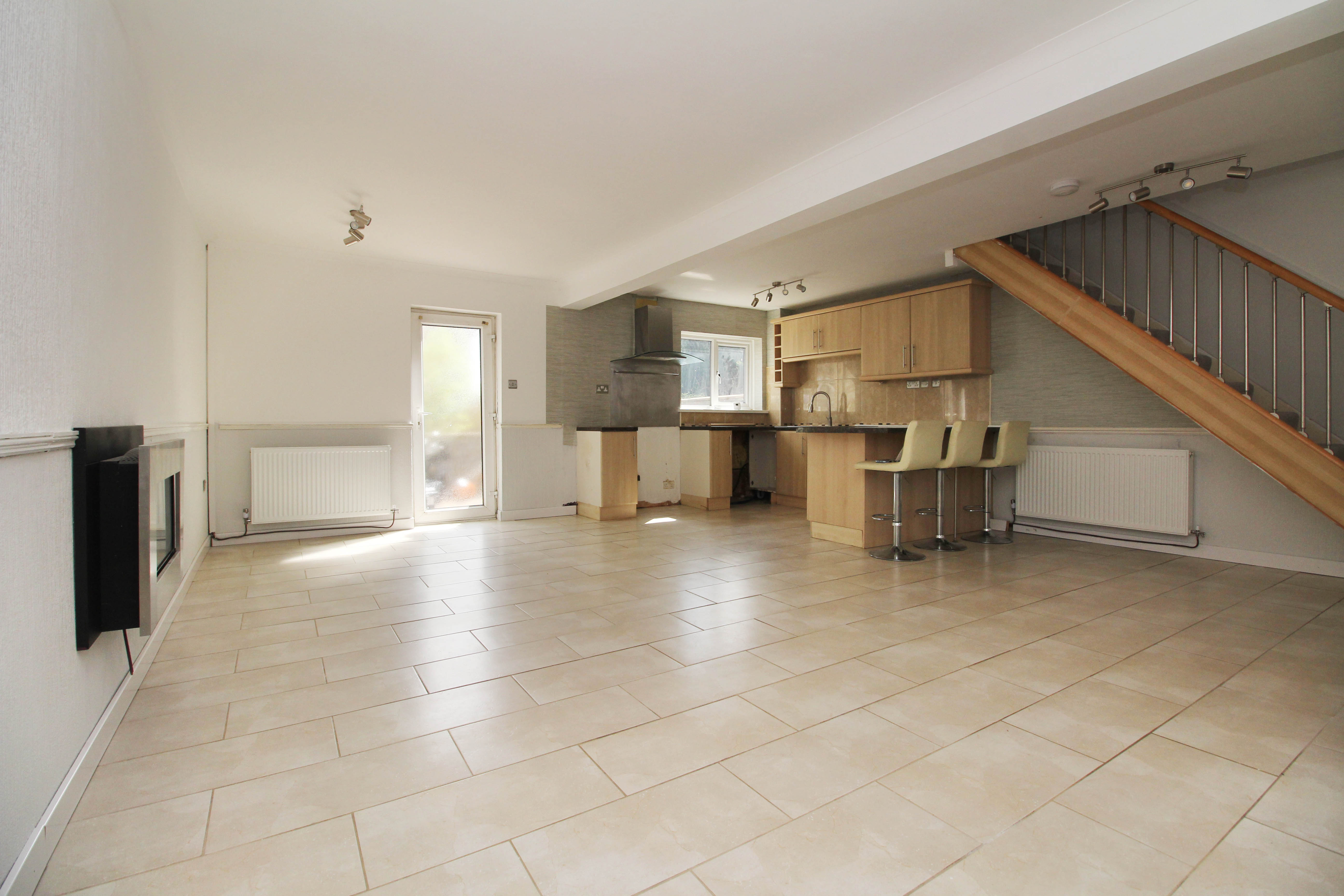 Pinewood Avenue, Rhydyfelin, CF37 5EA  Interior