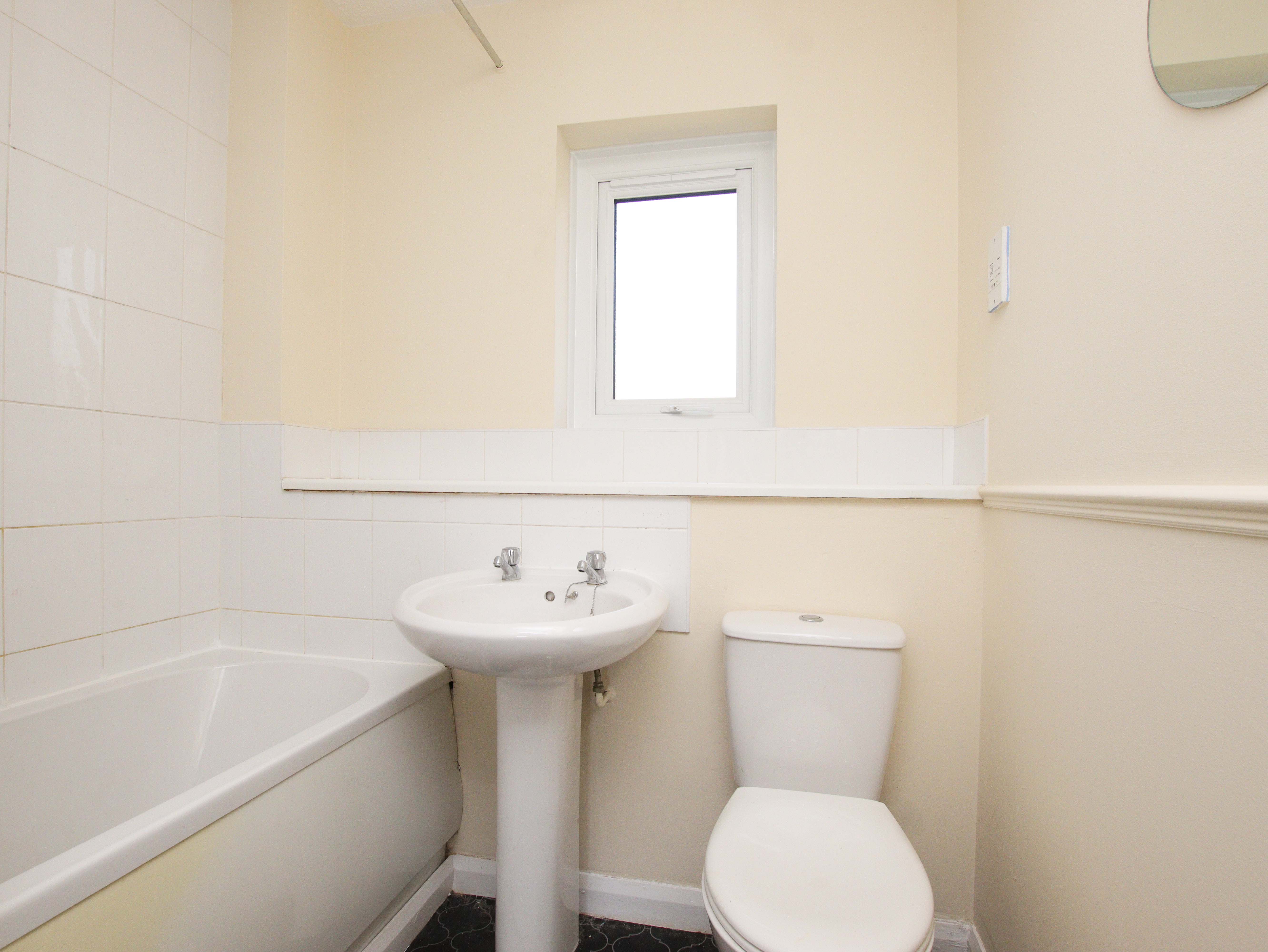 Cwrt Y Waun, Pontypridd, CF38 2JJ  Interior