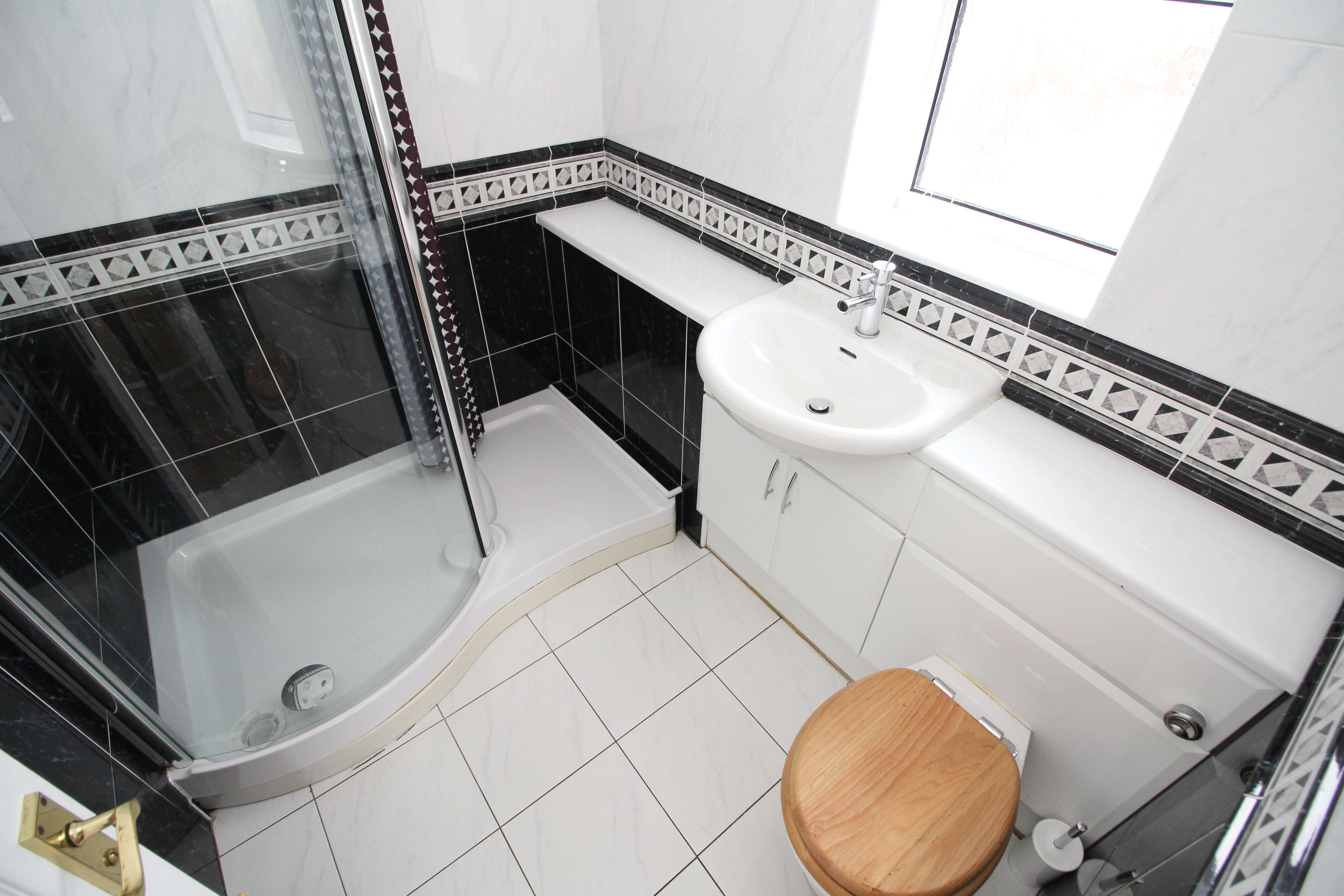 Oaklands, Miskin CF72 8RW  Interior