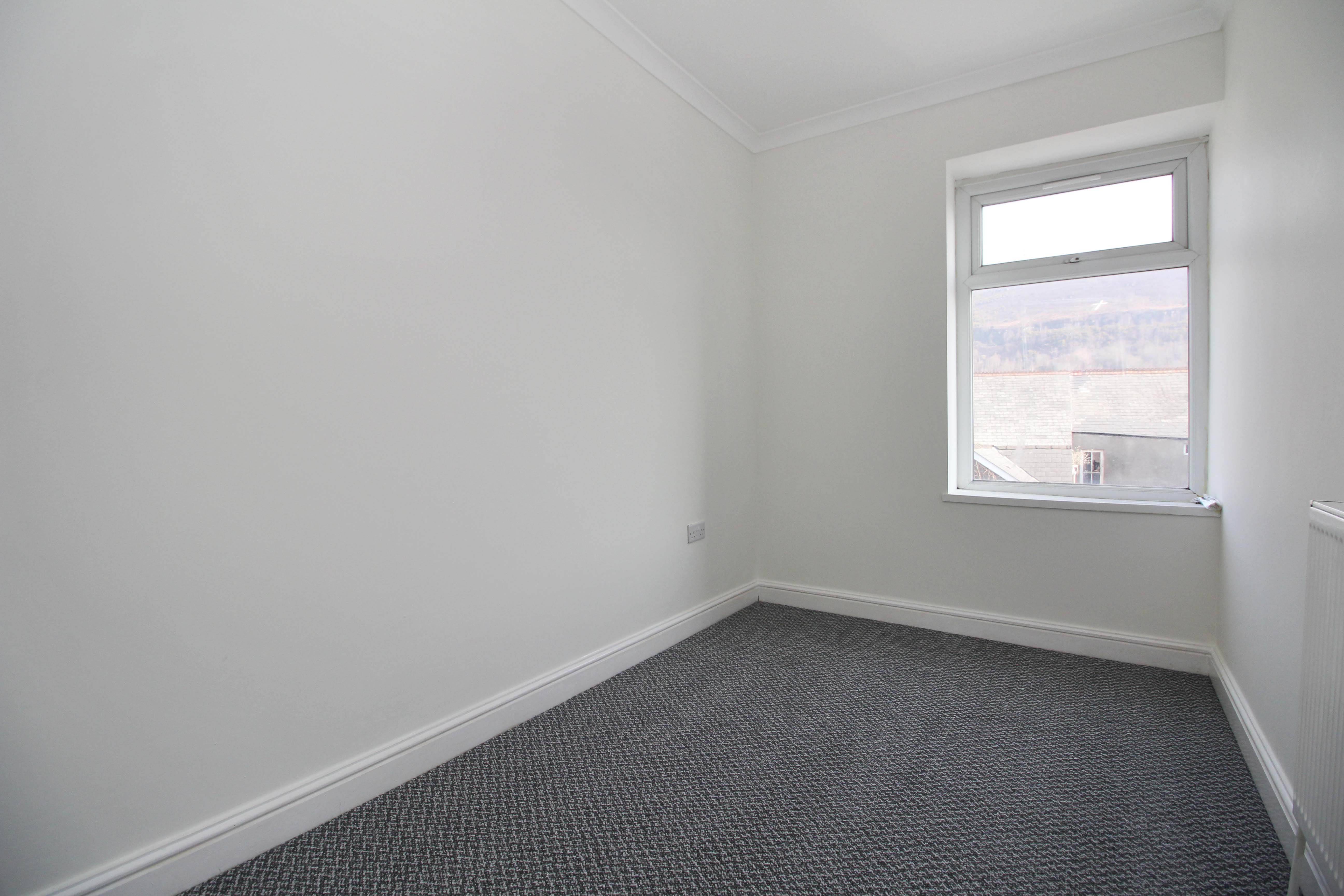 Eleanor Street, Tonypandy, CF40 1DR  Interior