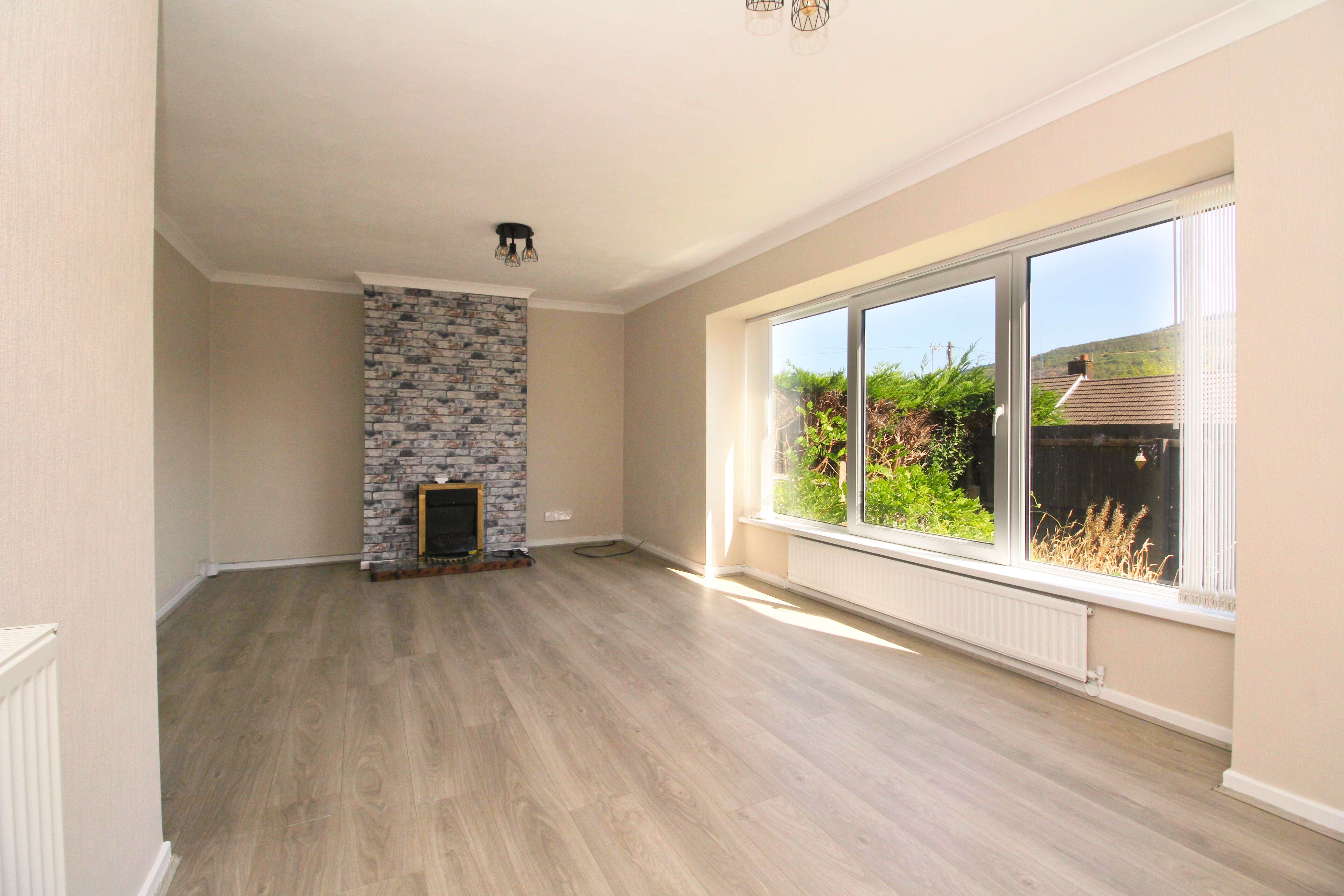 Dan y Cribyn, Ynysybwl CF37 3EU  Interior