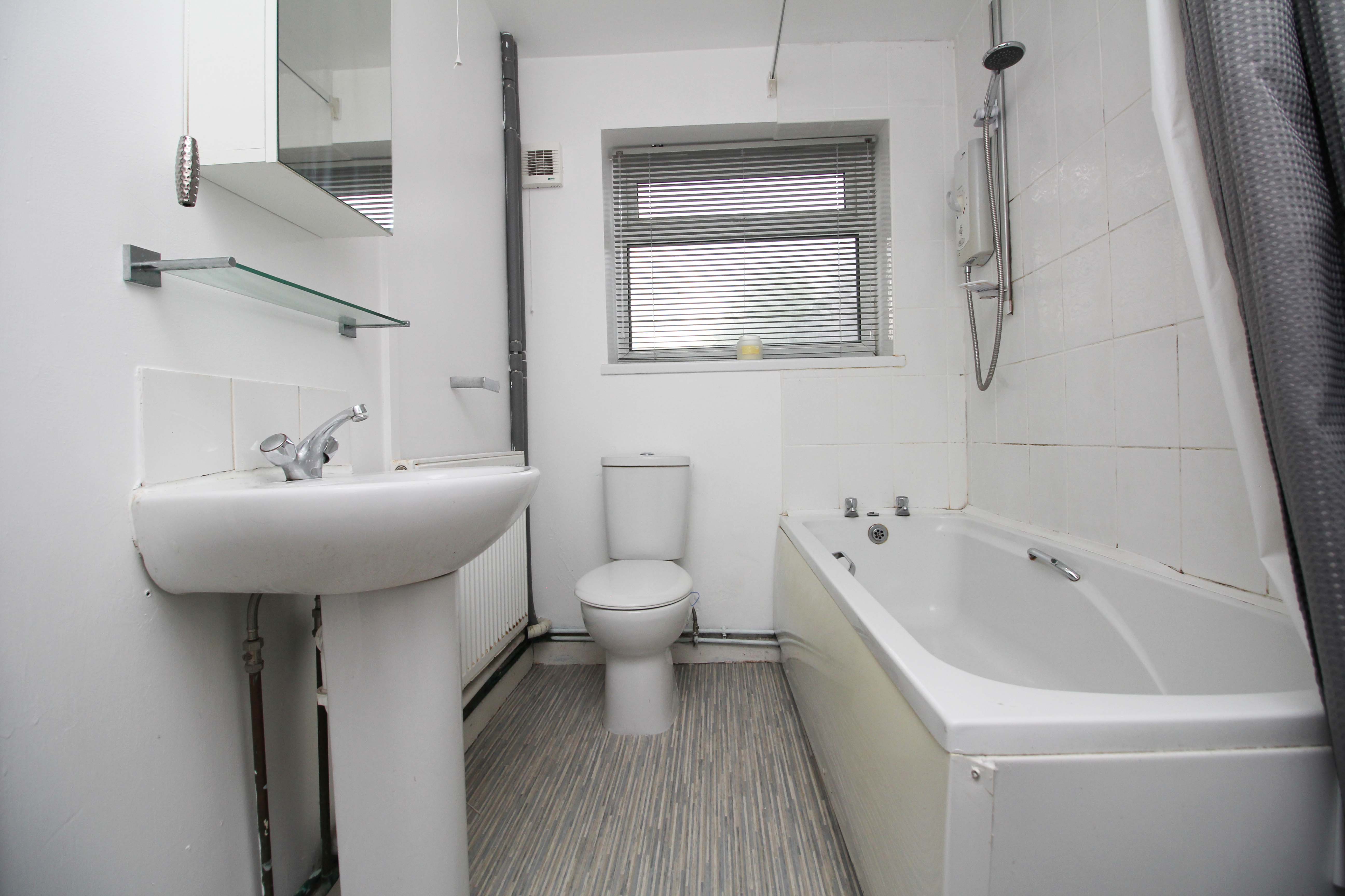 Thurston Road, Trallwn CF37 4RH  Interior